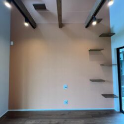 2世帯で暮らす吹抜けキャットウォークのあるお家